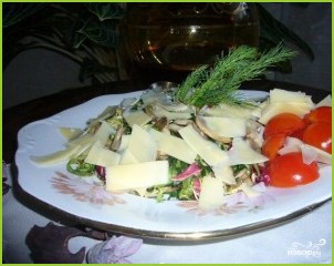 Салат с жареными грибами и сыром - фото шаг 6