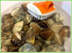 Лингвини с моллюсками - фото шаг 1