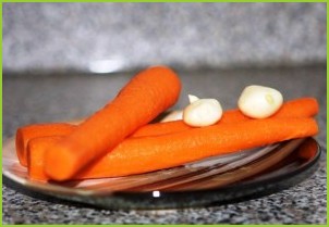 Морковь с чесноком - фото шаг 1