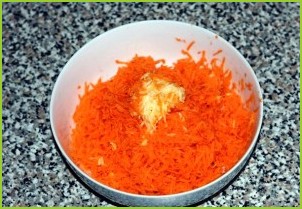 Морковь с чесноком - фото шаг 3