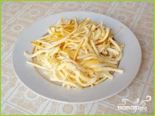 Салат из сердца с копченым сыром и цикорием - фото шаг 3