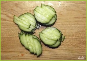 Салат из зеленого горошка и свежей капусты - фото шаг 2