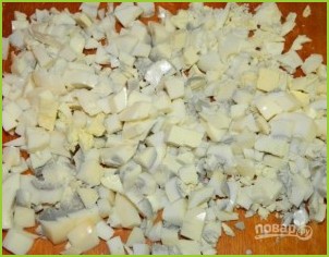 Салат с кукурузой и колбасой - фото шаг 4