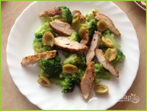 Салат с курицей, брокколи и моцареллой - фото шаг 7