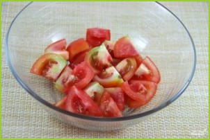 Салат с моцареллой и помидорами - фото шаг 1