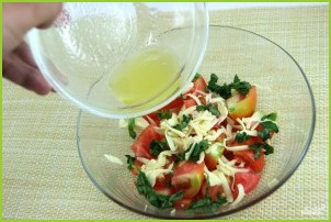 Салат с моцареллой и помидорами - фото шаг 3