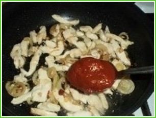 Соус с курицей для спагетти - фото шаг 5