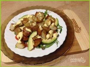 Теплый картофельный салат с авокадо - фото шаг 7