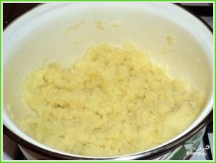 Картофельные котлеты с сыром - фото шаг 3
