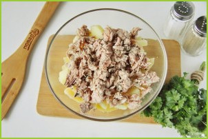 Рыбный салат из консервов с картошкой - фото шаг 3