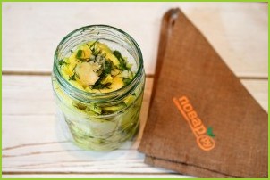 Салат из кабачков с зеленью и чесноком на зиму - фото шаг 4