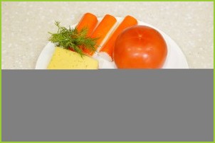 Салат с крабовыми палочками, помидорами и сыром - фото шаг 1