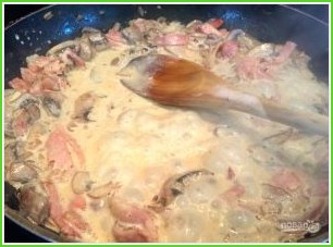 Спагетти с грибами в сливочном соусе - фото шаг 10