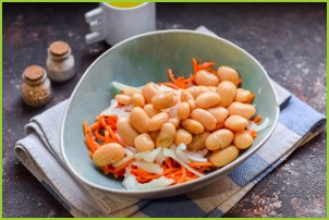 Постный салат с фасолью и корейской морковью - фото шаг 4
