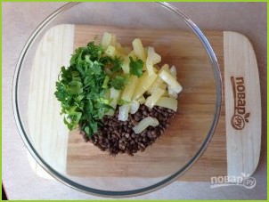 Салат из чечевицы с баклажаном и перцем - фото шаг 7