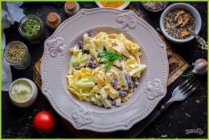 Салат с фасолью и яичными блинчиками - фото шаг 8