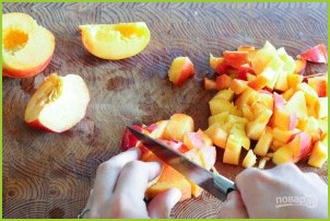 Салат с персиками и овощами - фото шаг 2