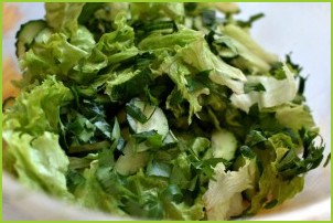 Освежающий салат из огурцов с арахисом - фото шаг 2