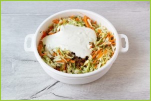 Овощной салат со сметаной - фото шаг 8