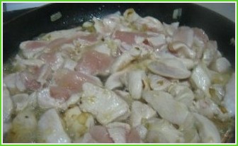 Паста c куриной грудкой под сливочным соусом - фото шаг 5