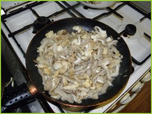 Салат с кальмарами и грибами - фото шаг 2