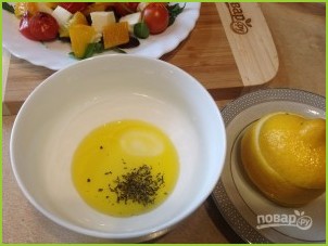 Салат с моцареллой, запеченными перцем и помидорами - фото шаг 7