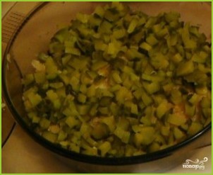 Салат с печенью и солеными огурцами - фото шаг 3