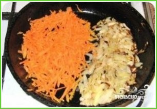 Тефтели с луком и морковью - фото шаг 2