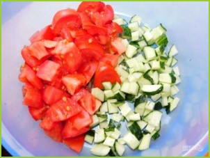 Салат с кускусом, помидорами и зеленью - фото шаг 2