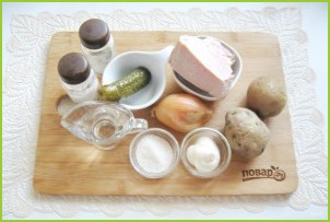 Салат со свининой и солеными огурцами - фото шаг 1