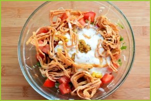 Овощной салат с яичными блинчиками - фото шаг 5