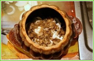 Пельмени с грибами в горшочках - фото шаг 9