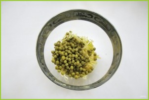 Салат из свеклы с зеленым горошком - фото шаг 3