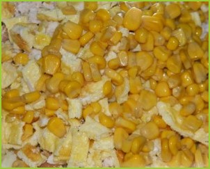 Салат новогодний с кукурузой - фото шаг 6