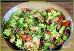 Салат с креветками, авокадо и кинзой - фото шаг 6