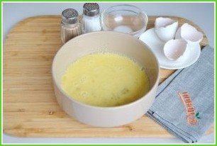 Рецепт омлета с сыром - фото шаг 3