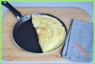 Рецепт омлета с сыром - фото шаг 6