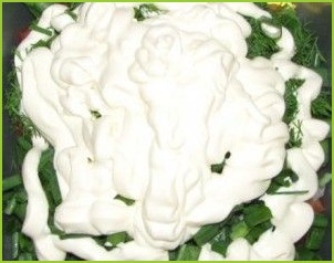 Салат крабовый с сыром - фото шаг 6