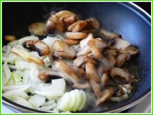 Паста с курицей и грибами в сливочном соусе - фото шаг 2