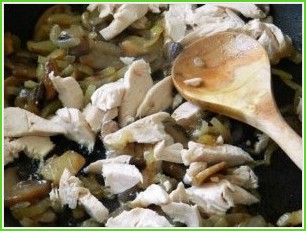 Паста с курицей и грибами в сливочном соусе - фото шаг 3