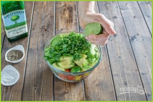 Салат из авокадо и помидоров - фото шаг 4