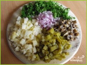 Салат из маслят и картошки - фото шаг 7