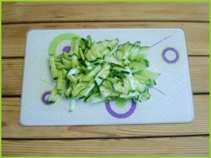 Салат крабовый с огурцом - фото шаг 3