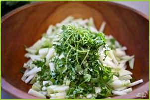 Салат с кольраби и зеленью - фото шаг 5