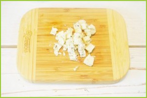 Салат с луком и голубым сыром - фото шаг 5