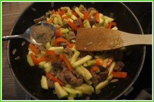 Жаркое с овощами и говядиной - фото шаг 4