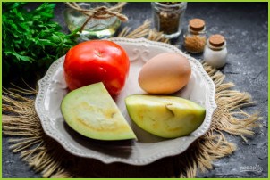 Салат из баклажанов, яиц и помидор - фото шаг 1