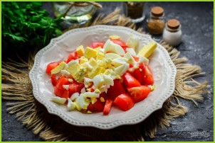 Салат из баклажанов, яиц и помидор - фото шаг 4
