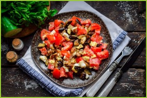 Салат из баклажанов, яиц и помидор - фото шаг 7