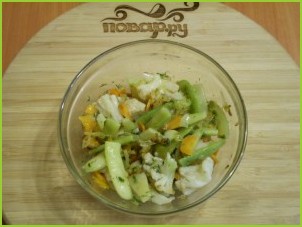 Салат из цветной капусты с зеленой фасолью - фото шаг 7